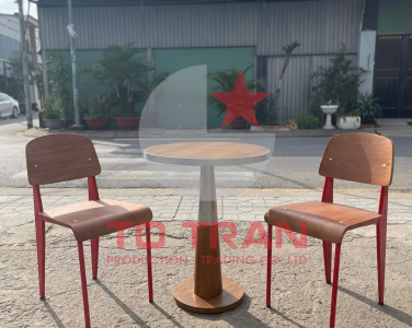 NÊN MUA BÀN GHẾ SẮT MỚI HAY CŨ CHO QUÁN CAFE?