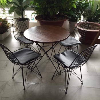 BÀN BỐN CHÂN SAO