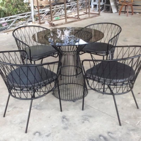 4 điều bạn nhất định phải biết khi chọn mua bộ bàn ghế sân vườn