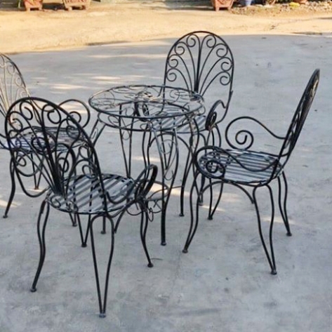 Bàn ghế sắt đẹp cho mọi không gian