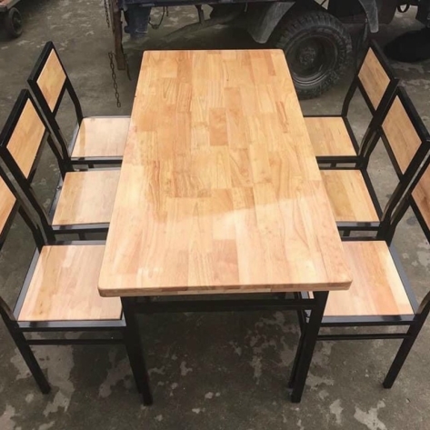 Bàn Ghế Sofa Bằng Sắt và Mẫu Sắt Hộp: 4 Lưu Ý Tránh Biến Phòng Khách Thành 