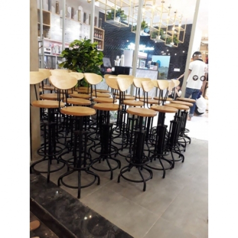 Có nên chọn ghế sắt cho quầy bar?