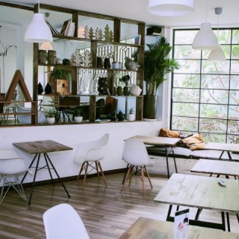 Có nên mua bàn ghế cũ cho quán cafe, quán ăn hay không?
