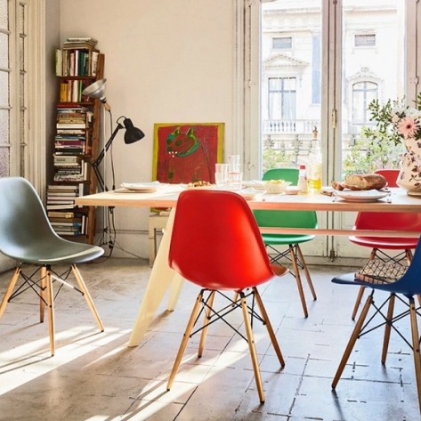 Vì sao ghế eames chân sắt được khách hàng vô cùng ưa chuộng?