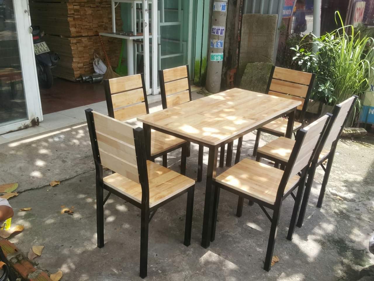 bàn ghế pallet chân sắt