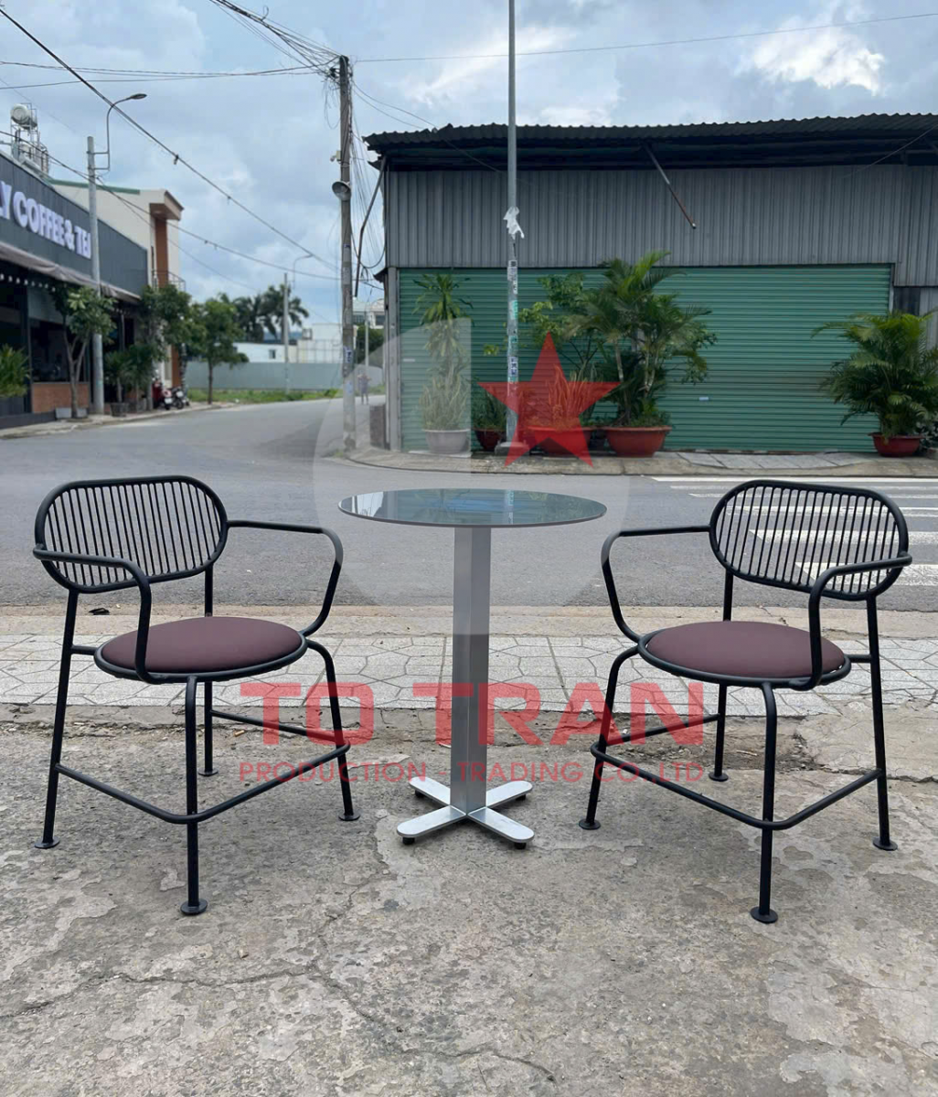 mua-ban-ghe-sat-quan-cafe-gia-si