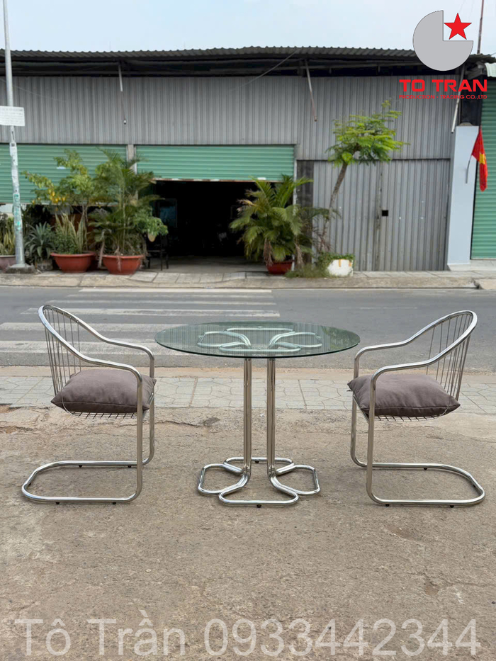 mua-ban-ghe-sat-quan-cafe