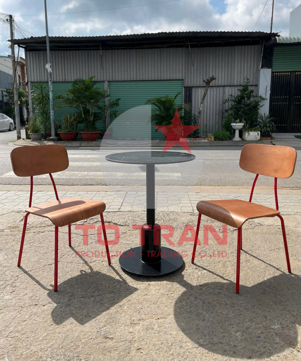 mua-ban-ghe-sat-quan-cafe-gia-si